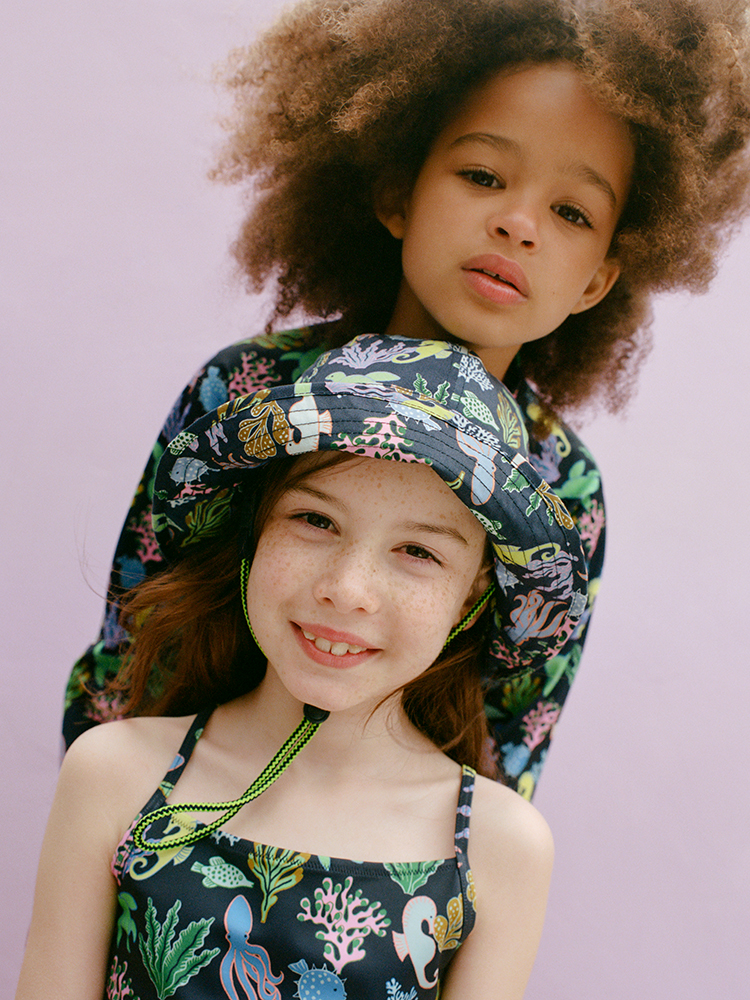 Children focus image